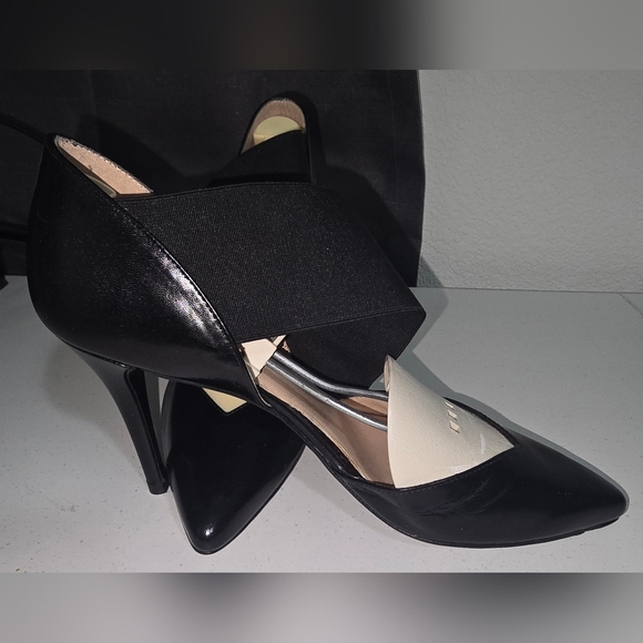 Stuart Weitzman heels size 5.5 black - Picture 2 of 4